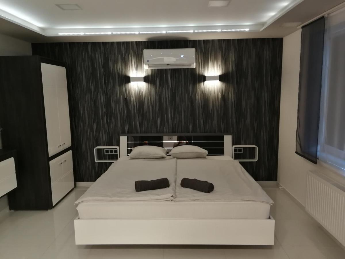 ميسكولك Aqua Solar Apartmanhaz المظهر الخارجي الصورة