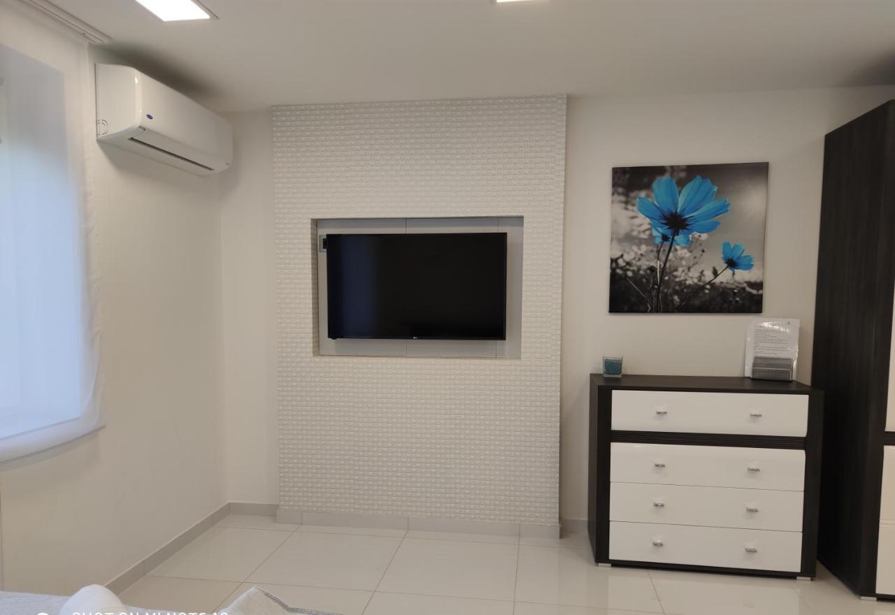 ميسكولك Aqua Solar Apartmanhaz المظهر الخارجي الصورة